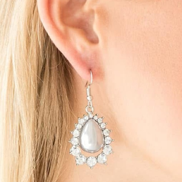 Teardrop pearl and crystal rhinestone earrings - Picture 1 of 3
